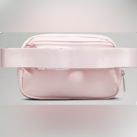 lululemon Everywhere Belt Bag - Picture 2 of 5